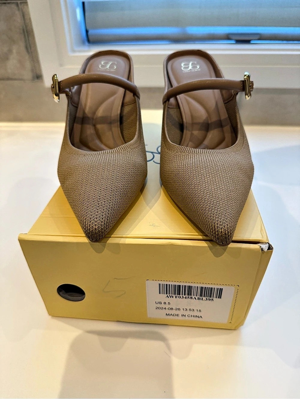 Cosy Island Pointed-Toe Heels in Nude US 8.5 Like New